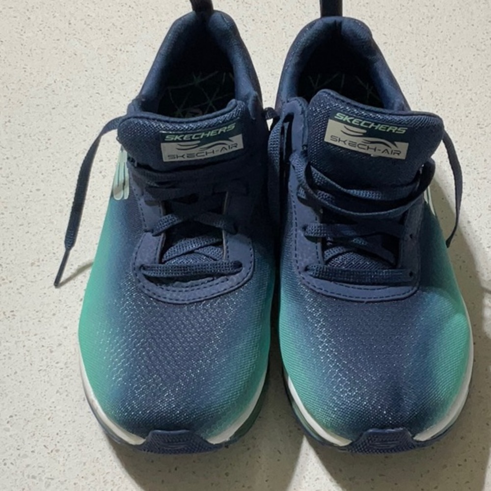 New without tags sketchers sneakers